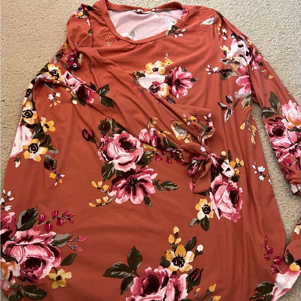 Reborn J tie sleeve floral top